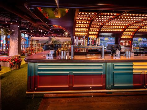 Inside Swingers, Navy Yard’s Massive New Mini-Golf Bar - Eater DC