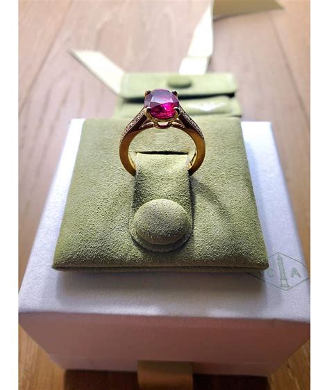 VAN CLEEF & ARPELS Красное рубиновое кольцо для женщин – купить в ...