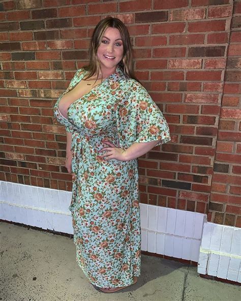 Pin on 015 Model thema Curvey