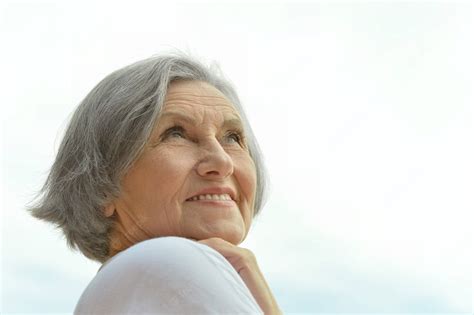 [100+] Beautiful Older Woman Wallpapers | Wallpapers.com