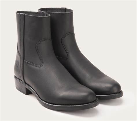 La Botte Gardiane: Searching for my perfect black boot - Permanent Style