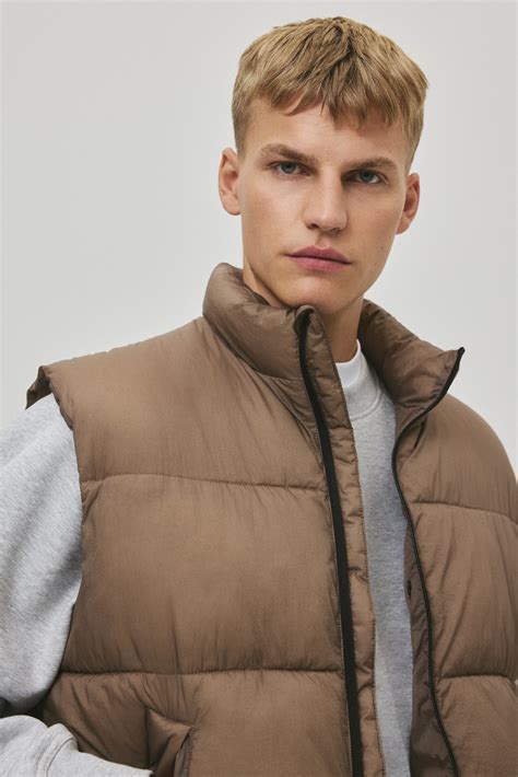 Chaleco acolchado repelente al agua Regular Fit - Beige oscuro - HOMBRE ...