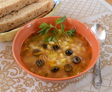 Суп с фасолью и маслинами