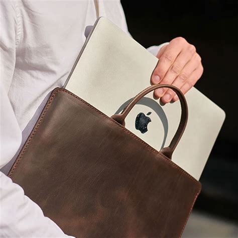 Кожаный чехол-сумка INCARNE Stem Bordeaux для MacBook Air 13" M2 | M1 ...
