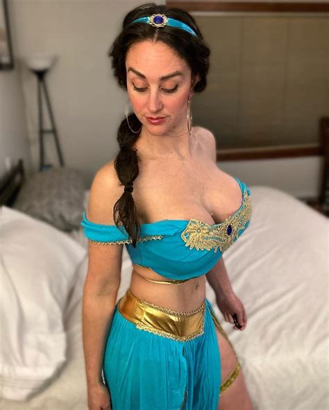 Renee Leigh is the Instagram Of The Day - 12thBLOG