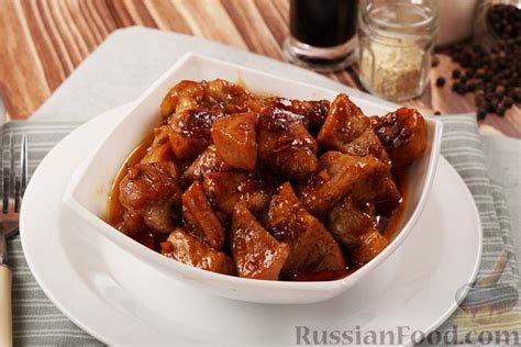 Рецепт: Жареная свинина в медово-соевом соусе с чесноком на RussianFood.com