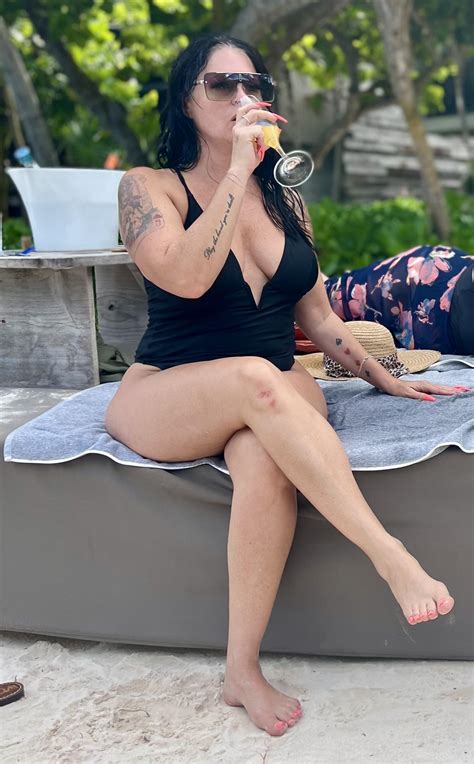 A cougar in the wild … : r/cougars_and_milfs_sfw