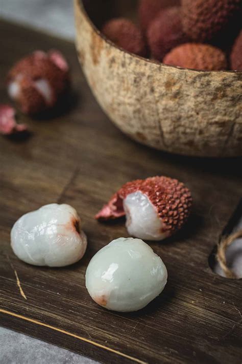 How to Eat Lychee + Picking and Storing Tips