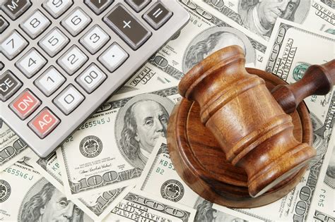 How are alimony payments determined by the court in New York?