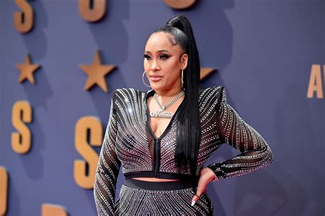 Natalie Nunn "Spirit Airlines" Photo Goes Viral, She Denies Being Broke & Flying Budget