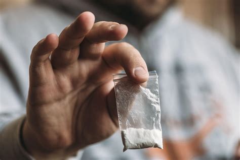 What Does Cocaine Smell Like? - Del Arroyo