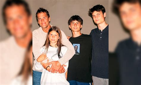 Tom Brady calls his kids 'the loves of my life' in reflective New Year's Day post - ABC News