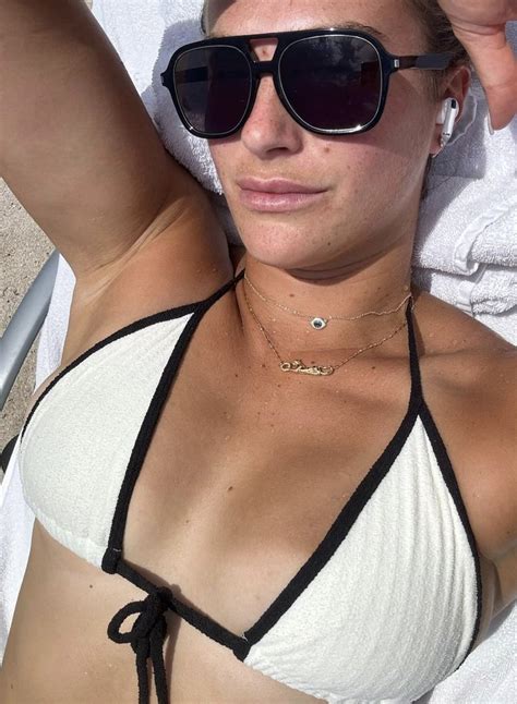 Aryna Sabalenka pozuje w skąpym bikini