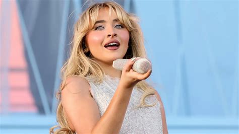 Sabrina Carpenter Height and Weight: A Look at the Pop Star's Physique ...