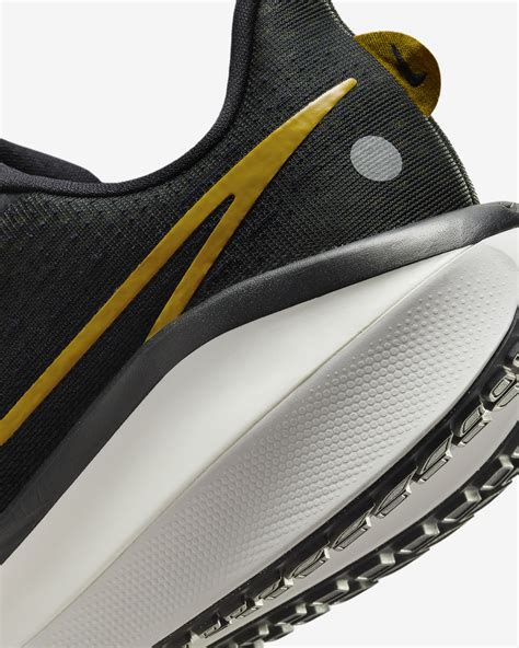 Nike Vomero 17 Men's Road Running Shoes. Nike IN