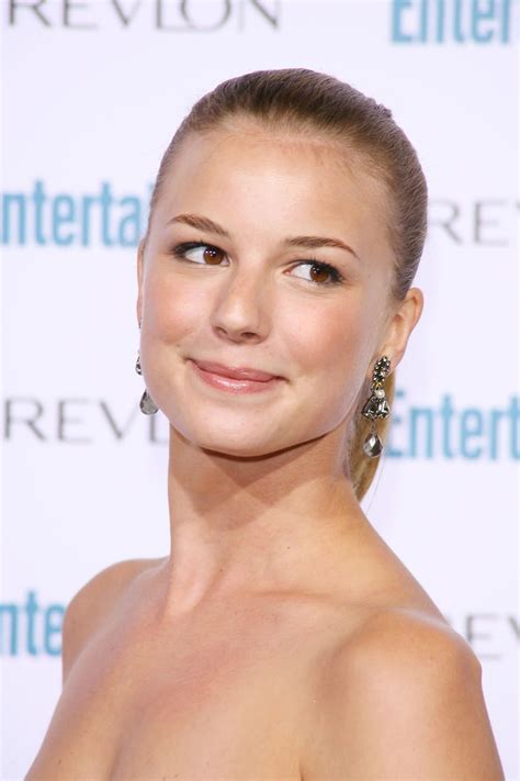 Emily VanCamp picture