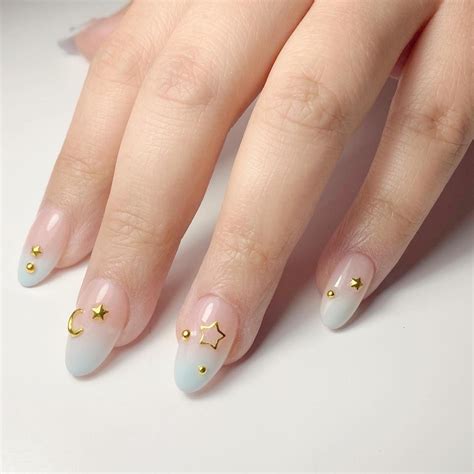 20 Chrome Star Nail Ideas for an Out of This World Mani