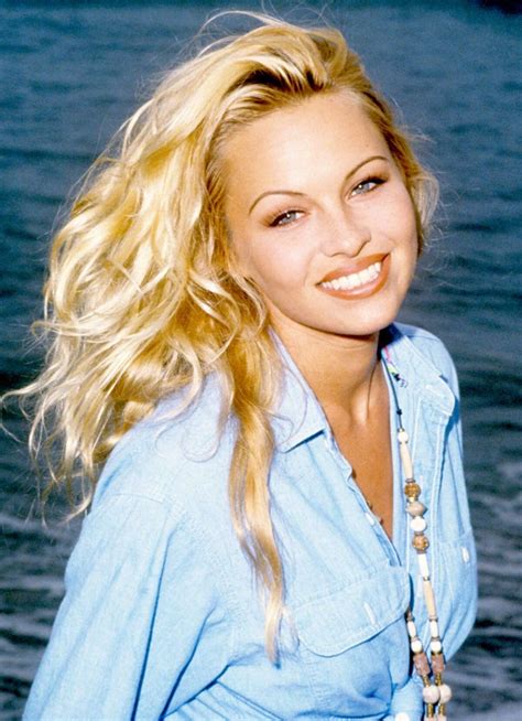 Pamela Anderson goes nude for magazine cover