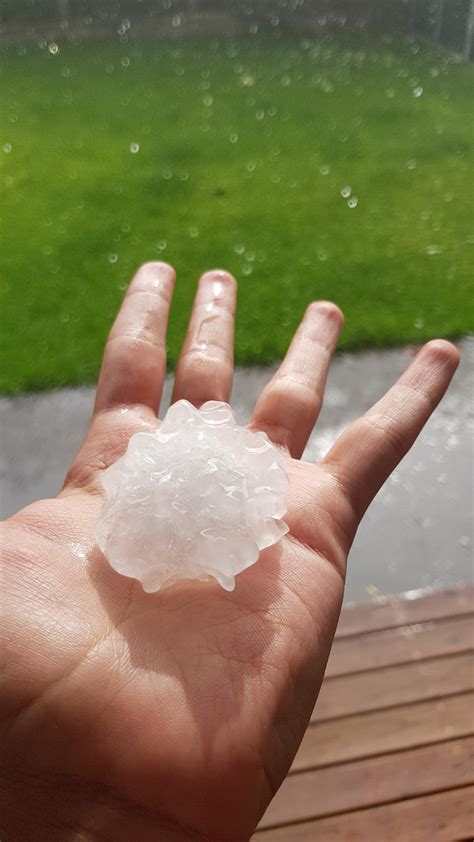 GOLF BALL SIZED BLOODY HAIL IN SYDNEY : r/australia