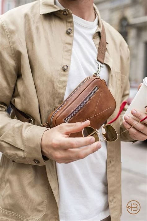Сумка кросс-боди Bumbag в цвете Brown. Больше стильных аксессуаров для ...