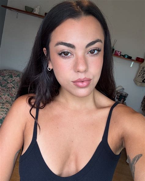 Leila Hadid | ‎خدني معك💋‎ | Instagram