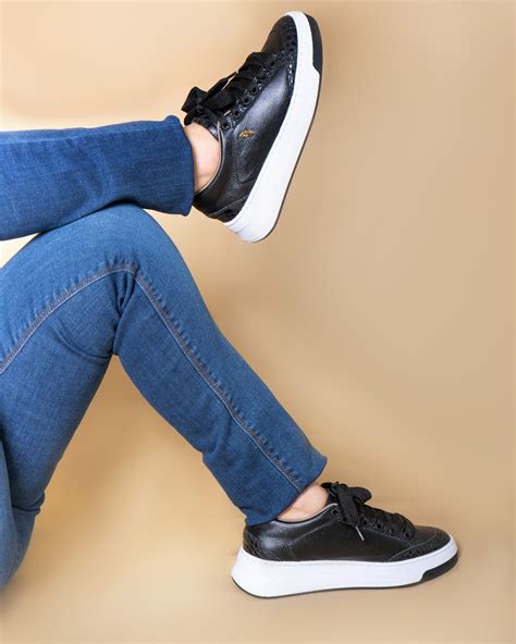 Bolsos y zapatos elaborados en cuero | Comodidad y estilo en cada paso ...