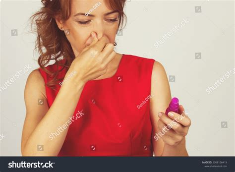 1 Perfume expire date Stok Fotoğrafı, Görseller ve Fotoğraflar ...