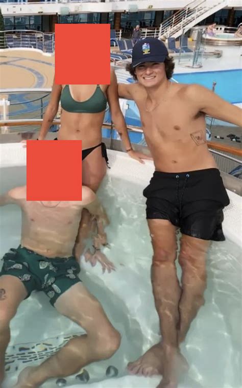 Robert Daniel Sloan's feet