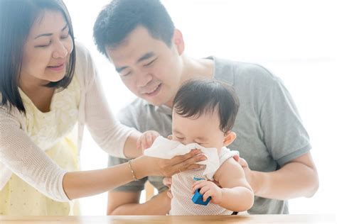 Newborn & infant sneezing: Does my baby have allergies? - Milk Drunk