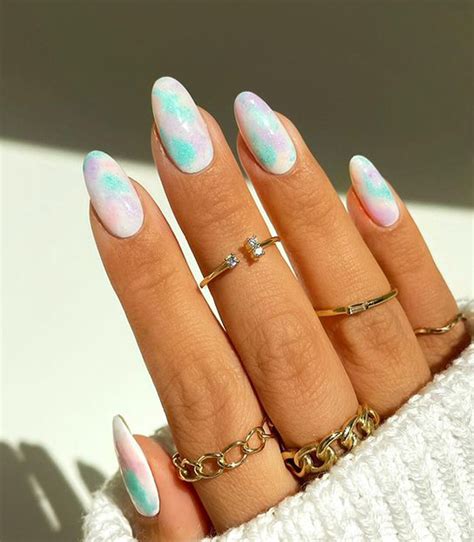 32 Chic Marble Nail Designs to Bring to the Salon | Who What Wear
