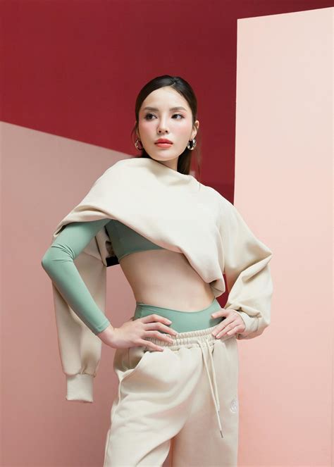 Young+Women+Kissing+In+Bikinis Photos, Download The BEST Free Young ...