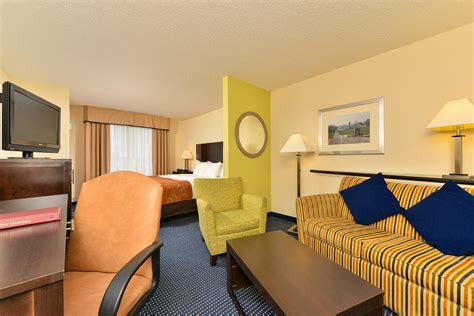 Is there parking at Comfort Suites Amish Country? Pictures & Reviews ...