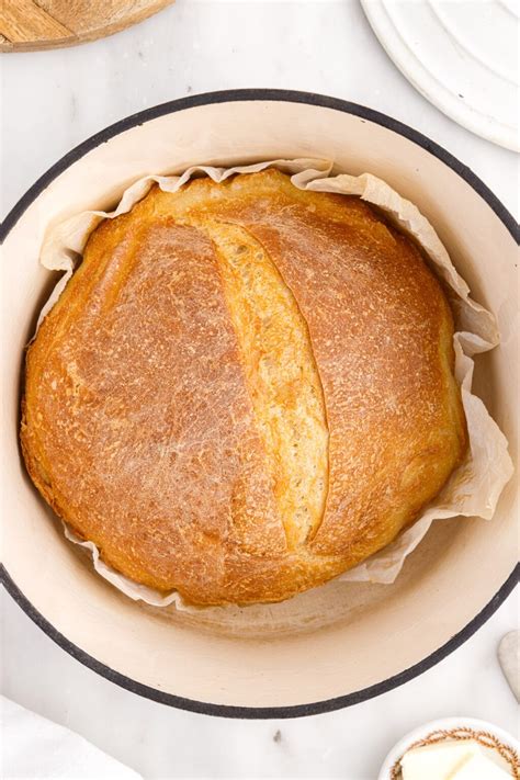 Dutch Oven Bread - Amanda's Cookin' - Yeast Breads