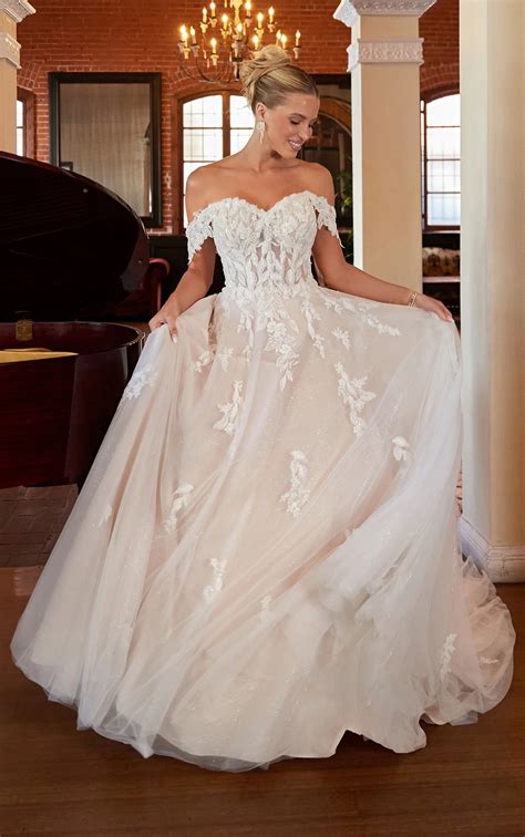 Princess-Inspired Off-the-Shoulder A-Line Wedding Dress