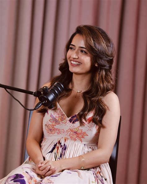 ఆషికా రంగనాథ్ అందాల మెరుపులు.. ఫుల్ జోరులో ఉందిగా బ్యూటీ. | Aashika ...