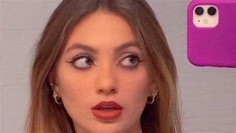 Va a dormire e non si sveglia più: Elena è morta nel sonno a 21 anni ...