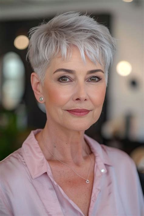 Short hair cuts for women over 60 with thin hair: What actually works ...