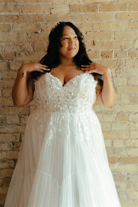 Milwaukee, Wisconsin | Plus Size Bridal Shop | Wedding Dresses — Rare Bridal Bar