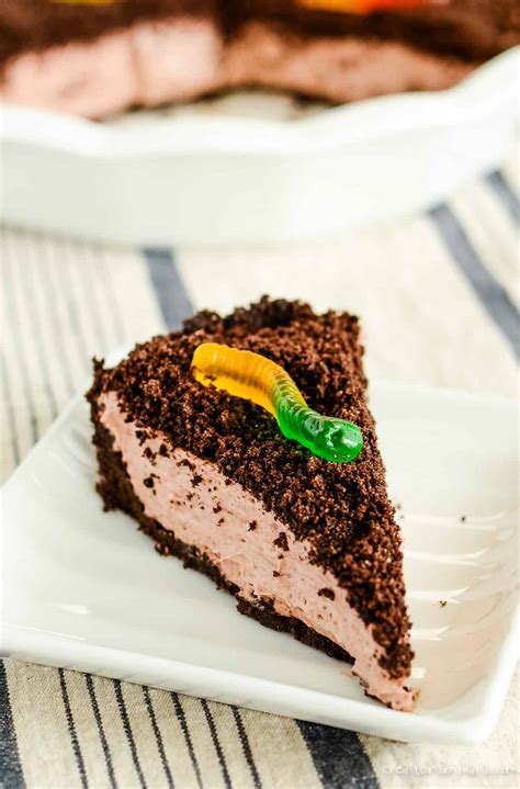 Easy Oreo Dirt Pie Recipe (with pudding) - Creations by Kara