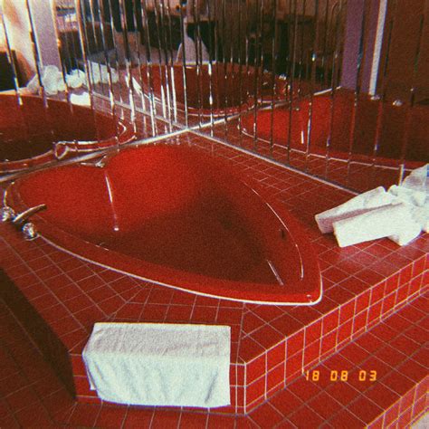 heart, heart shaped tub and red - image #6649772 on Favim.com