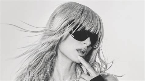 Paris Hilton goes fully naked in sizzling Flaunt magazine shoot as fans think star will 'break ...