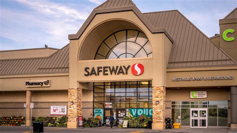 Safeway Holiday Hours and 2026 Schedule | GOBankingRates