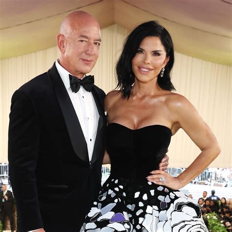 Jeff Bezos' Fiancée Lauren Sánchez Shares Rare Photo With All 3 Kids