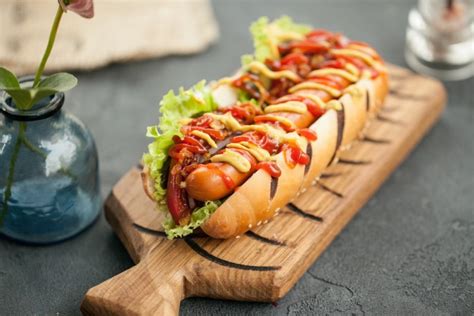 Хот-доги в домашних условиях - 20 самых вкусных рецептов