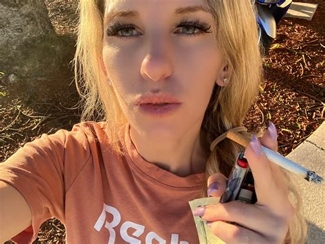Come take a drag : r/SmokingFetishModels