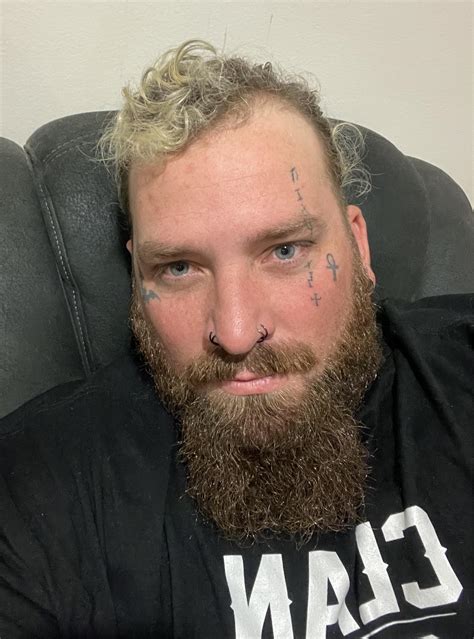 Nothing like a hot shower followed with beard oil and butter 🪓 SKOL : r/beards