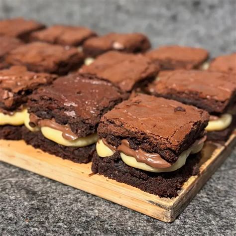 Brownie gourmet recheado | Receitas saborosas, Doces e sobremesas ...