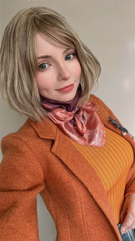 ソフィーさんのインスタグラム動画 - (ソフィーInstagram)「Help me Leon~~~ 🤭 I played RE4 for the first time last night ...