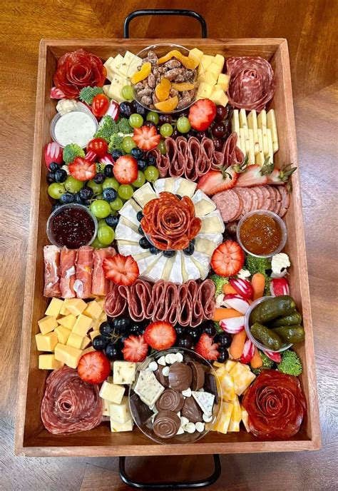 Pin by Vee Anne-Marie on Grazing Boards | Charcuterie inspiration ...