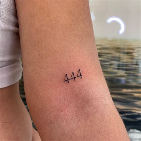 Tatuajes del 444: Numerología, espiritualidad y mucho significado